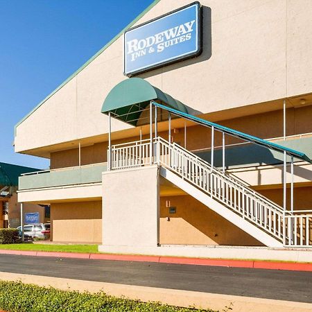 Rodeway Inn & Suites South Of Fiesta Park سان أنطونيو المظهر الخارجي الصورة
