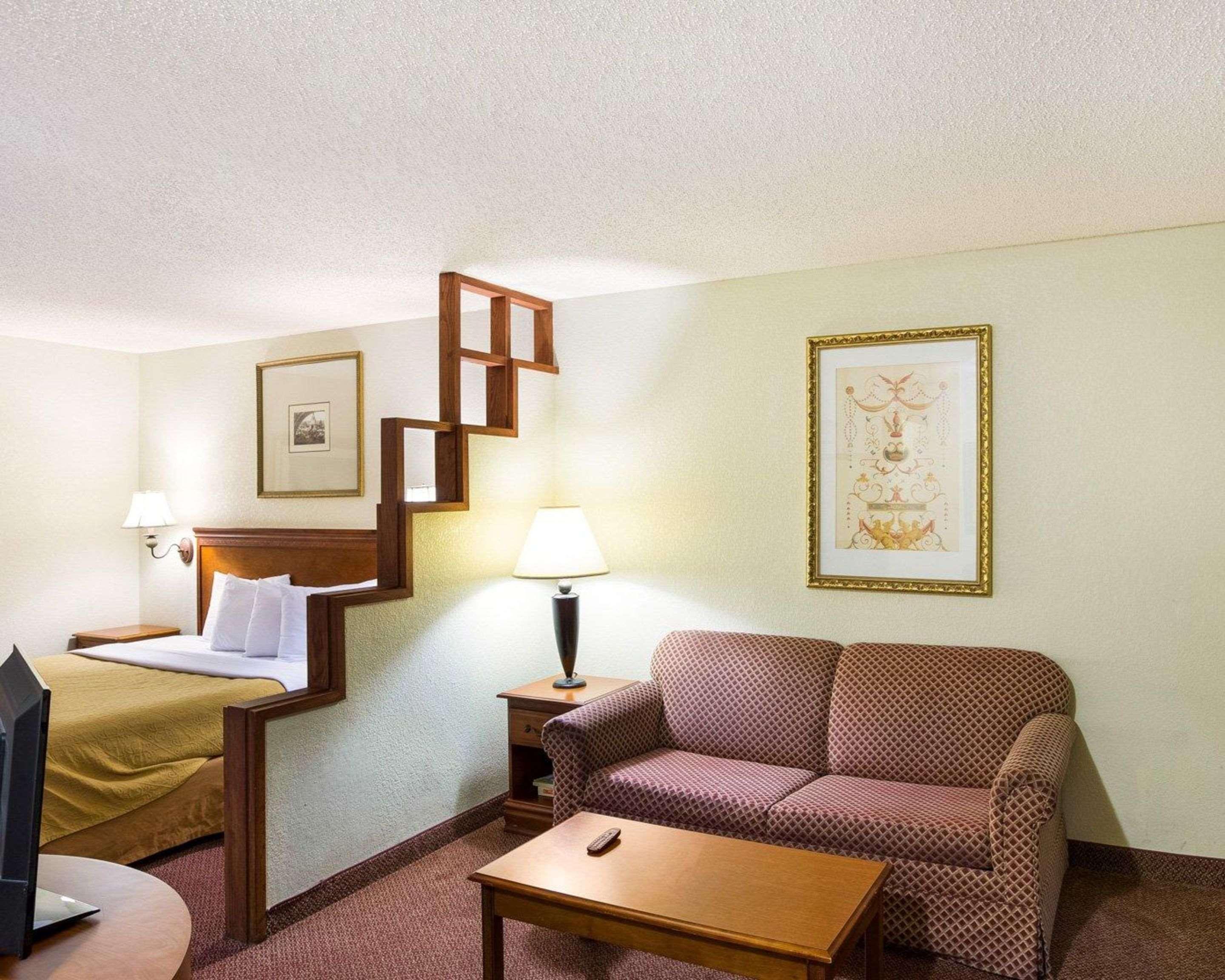 Rodeway Inn & Suites South Of Fiesta Park سان أنطونيو المظهر الخارجي الصورة
