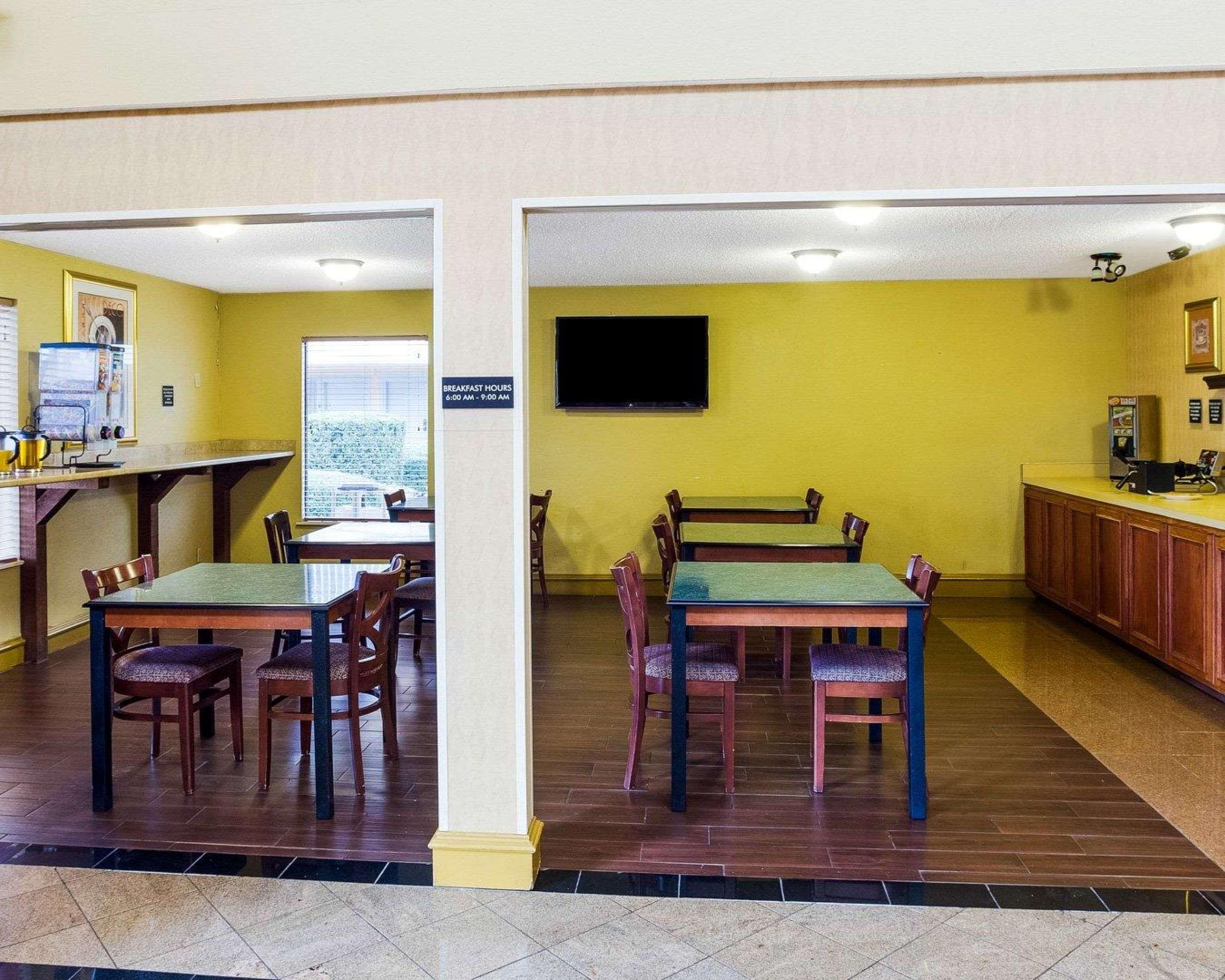 Rodeway Inn & Suites South Of Fiesta Park سان أنطونيو المظهر الخارجي الصورة