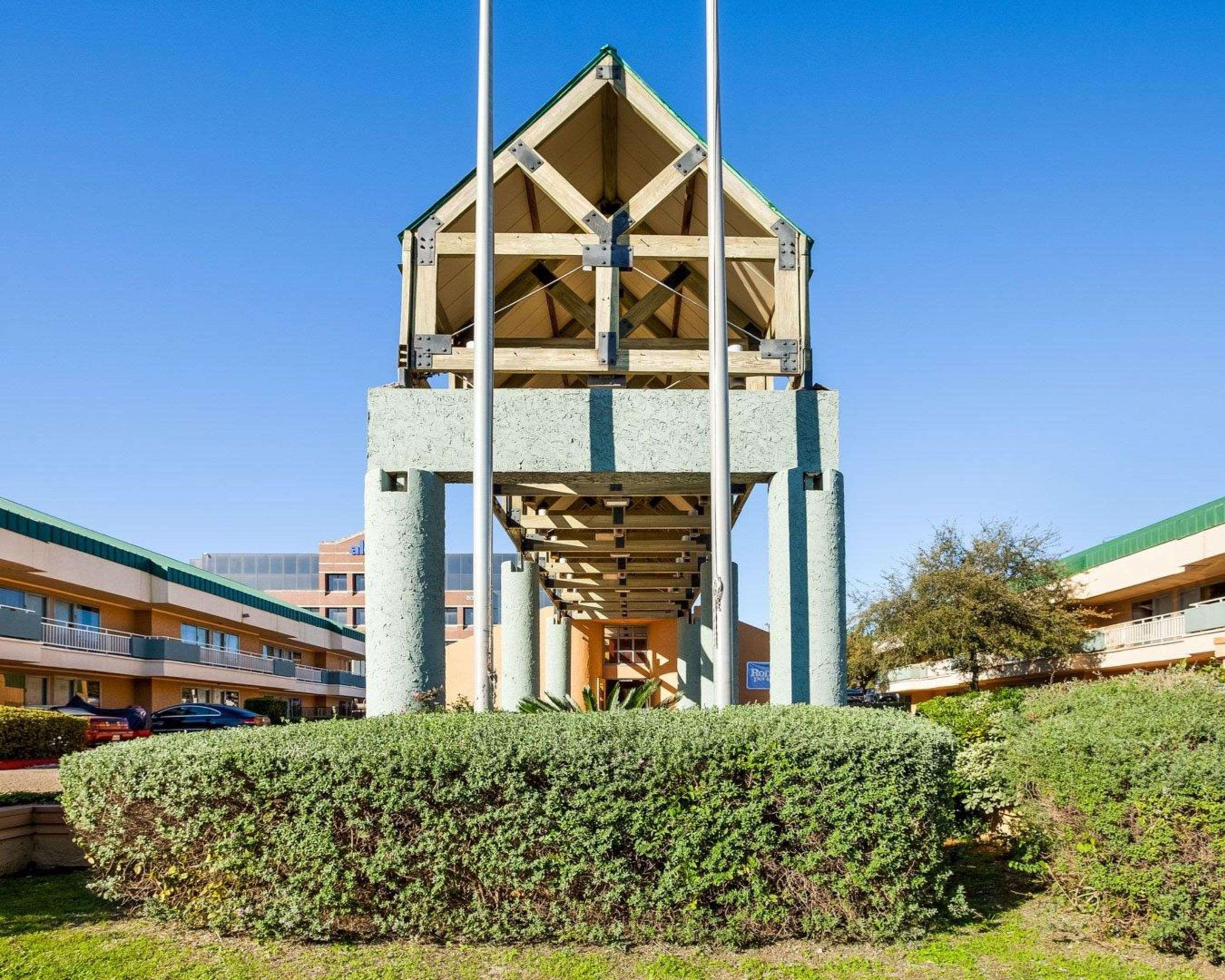 Rodeway Inn & Suites South Of Fiesta Park سان أنطونيو المظهر الخارجي الصورة