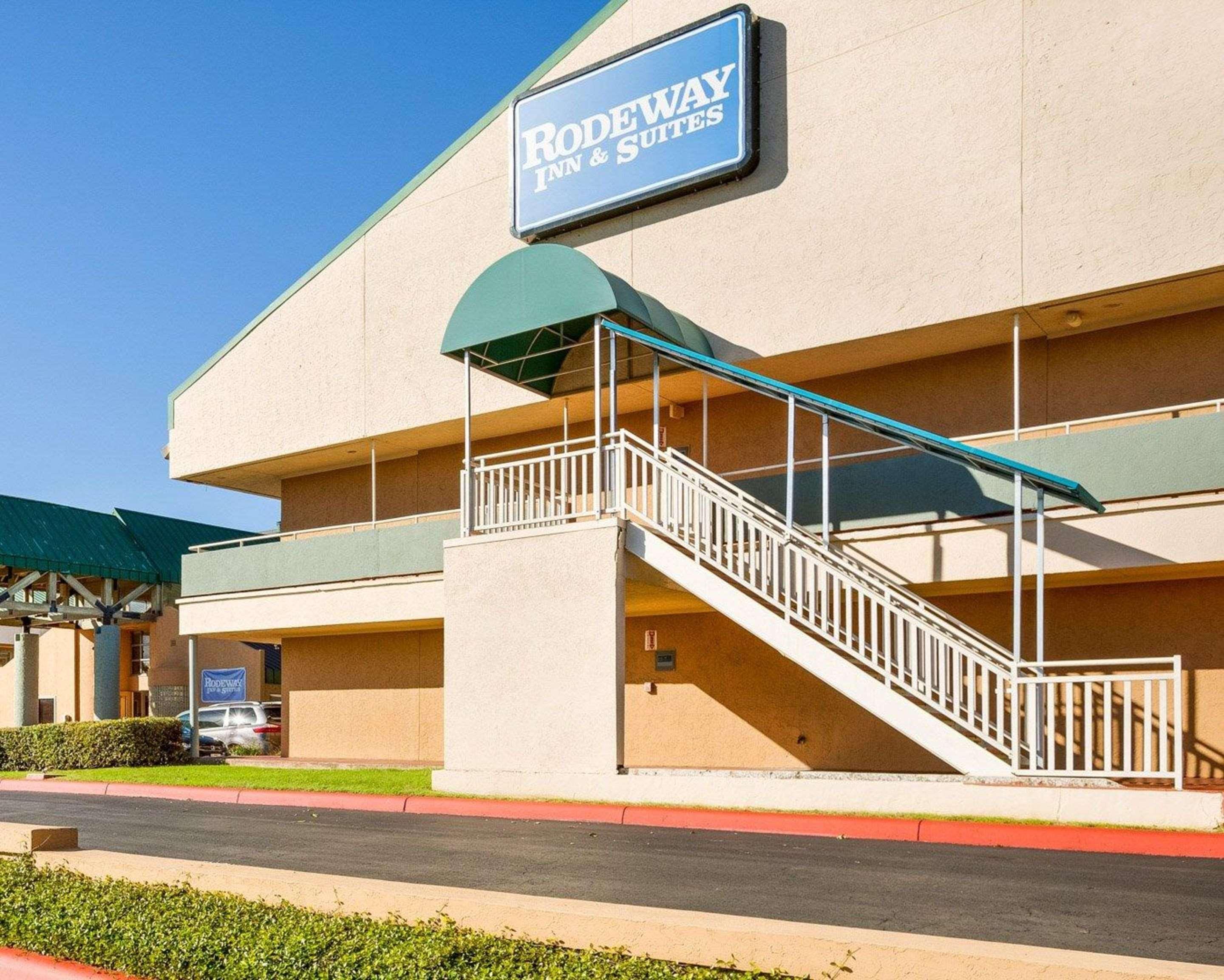 Rodeway Inn & Suites South Of Fiesta Park سان أنطونيو المظهر الخارجي الصورة