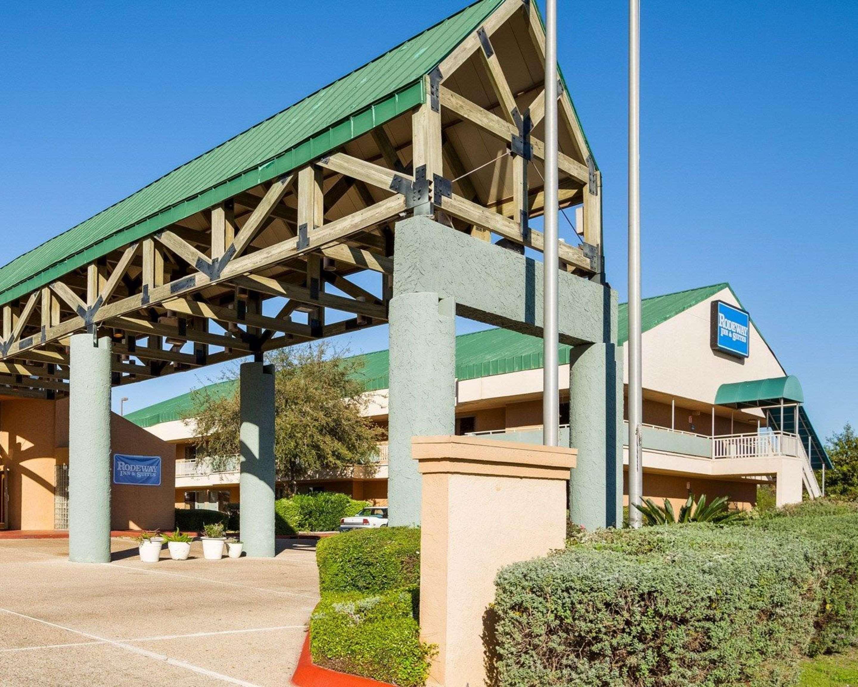 Rodeway Inn & Suites South Of Fiesta Park سان أنطونيو المظهر الخارجي الصورة