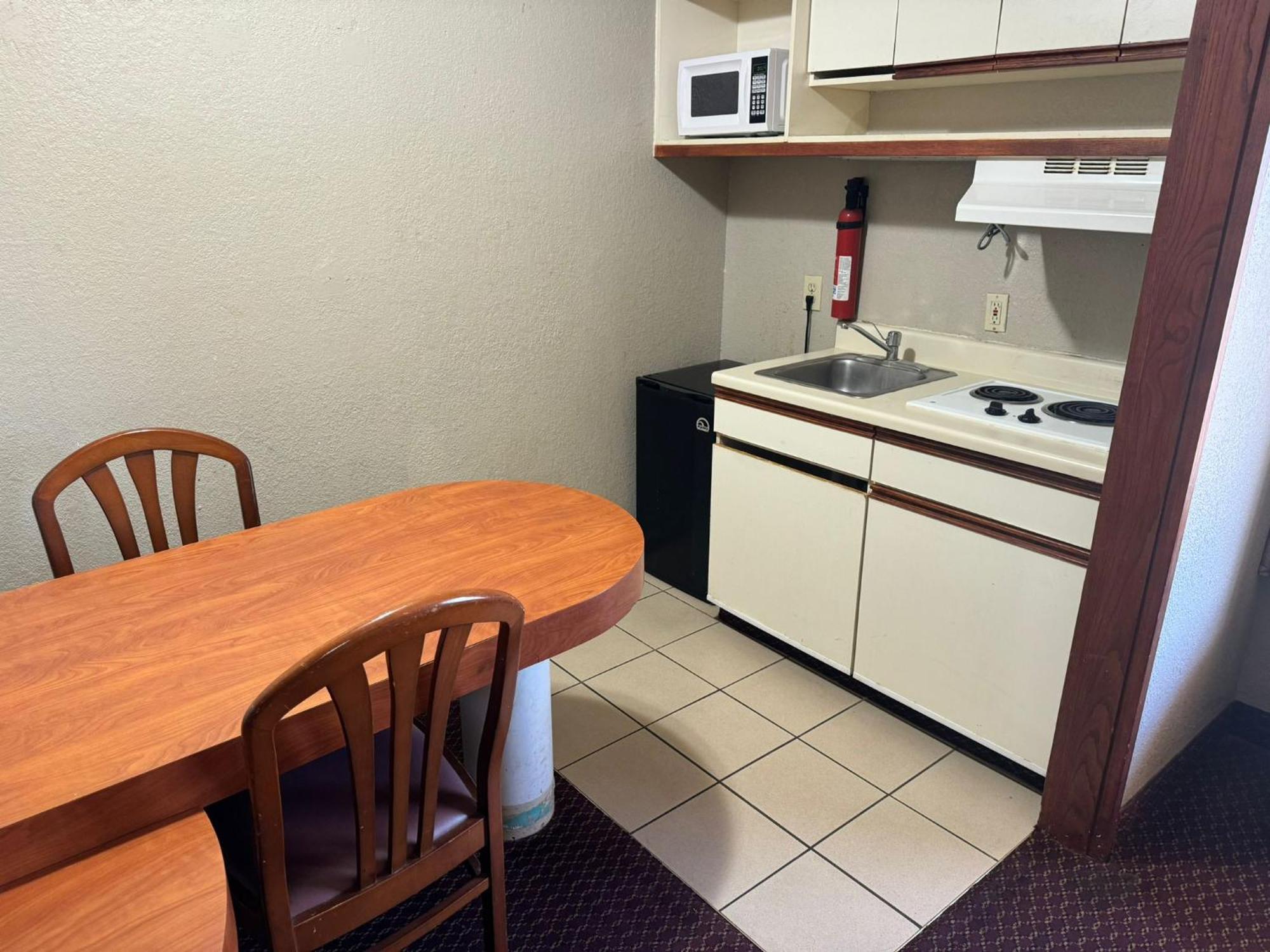 Rodeway Inn & Suites South Of Fiesta Park سان أنطونيو المظهر الخارجي الصورة