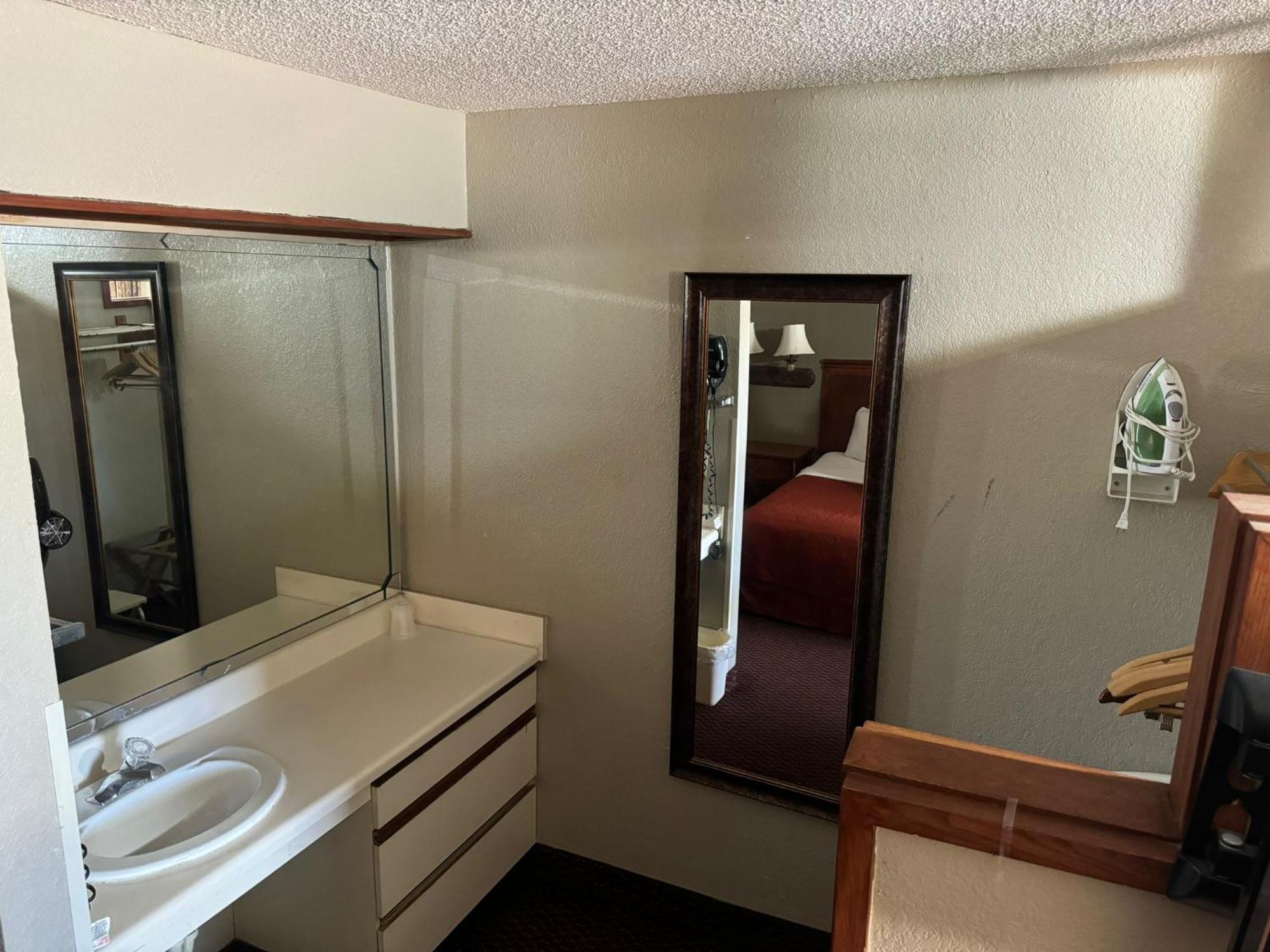 Rodeway Inn & Suites South Of Fiesta Park سان أنطونيو المظهر الخارجي الصورة