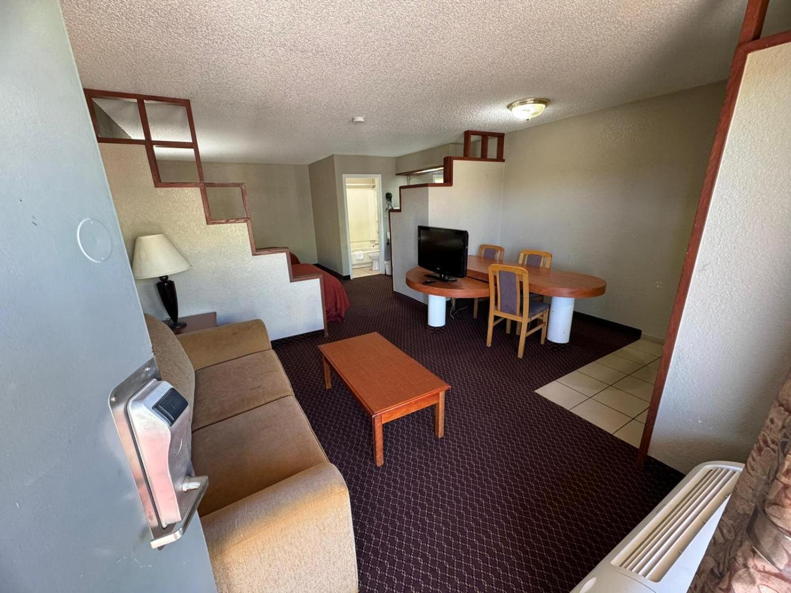 Rodeway Inn & Suites South Of Fiesta Park سان أنطونيو المظهر الخارجي الصورة