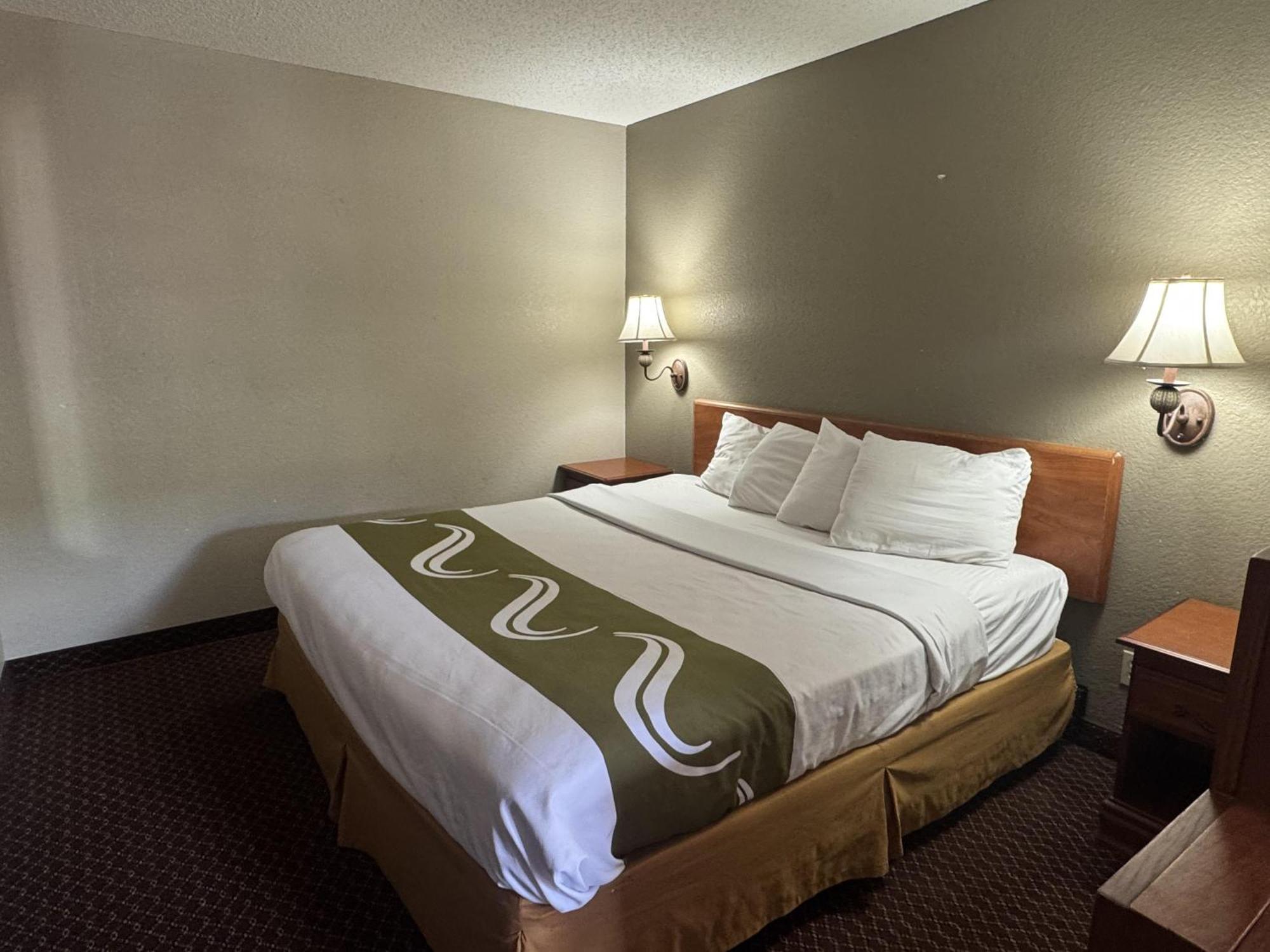 Rodeway Inn & Suites South Of Fiesta Park سان أنطونيو المظهر الخارجي الصورة